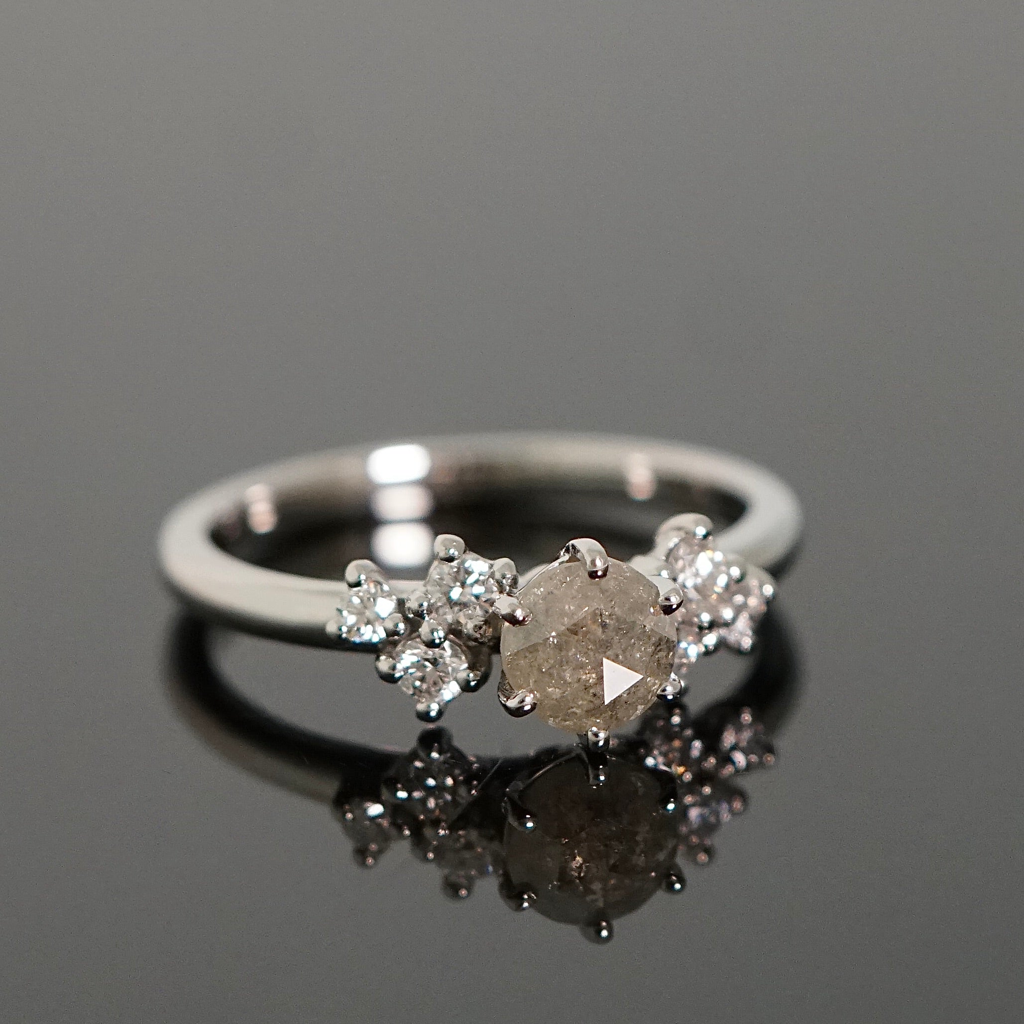 Ring LYRA Salt & Pepper