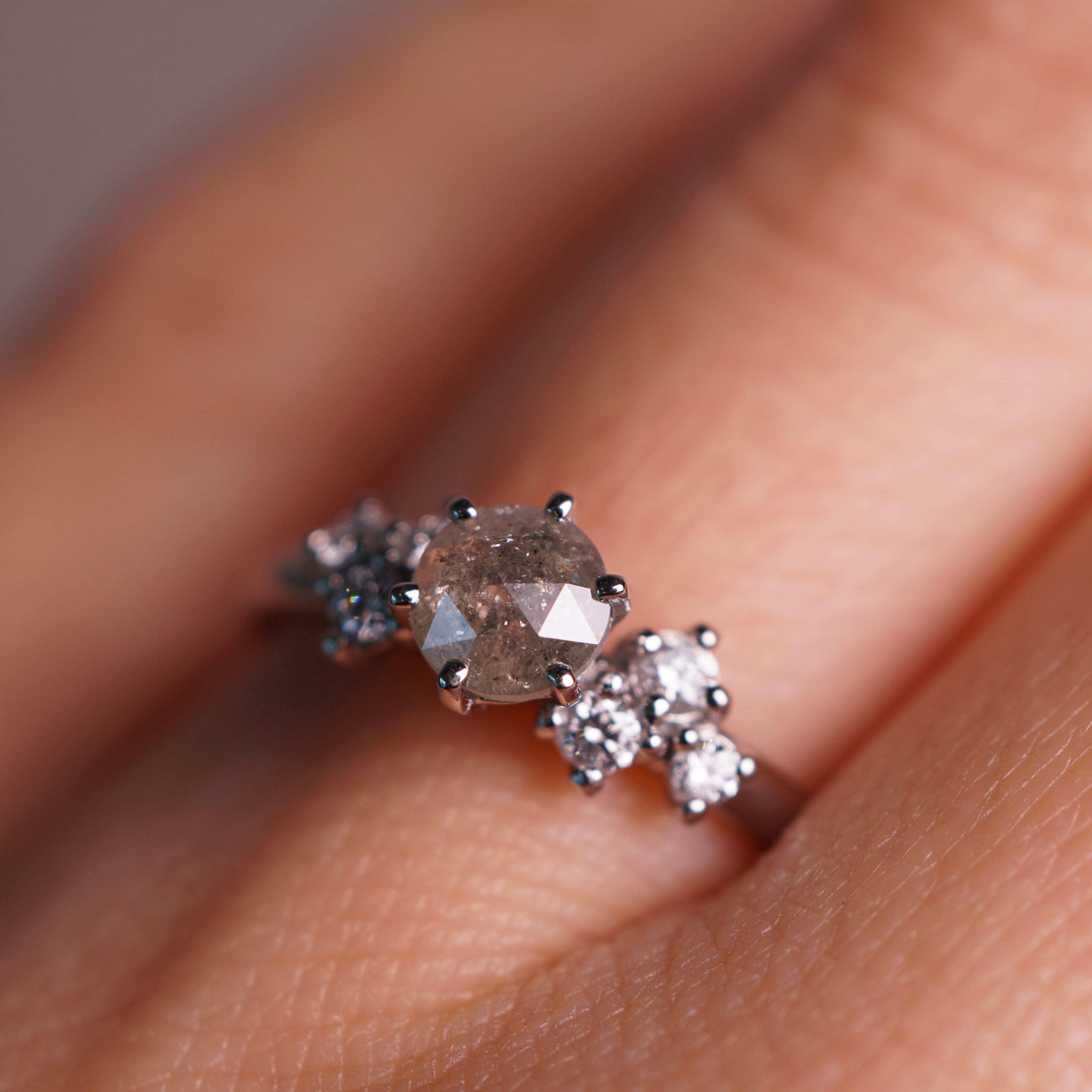 Ring LYRA Salt & Pepper