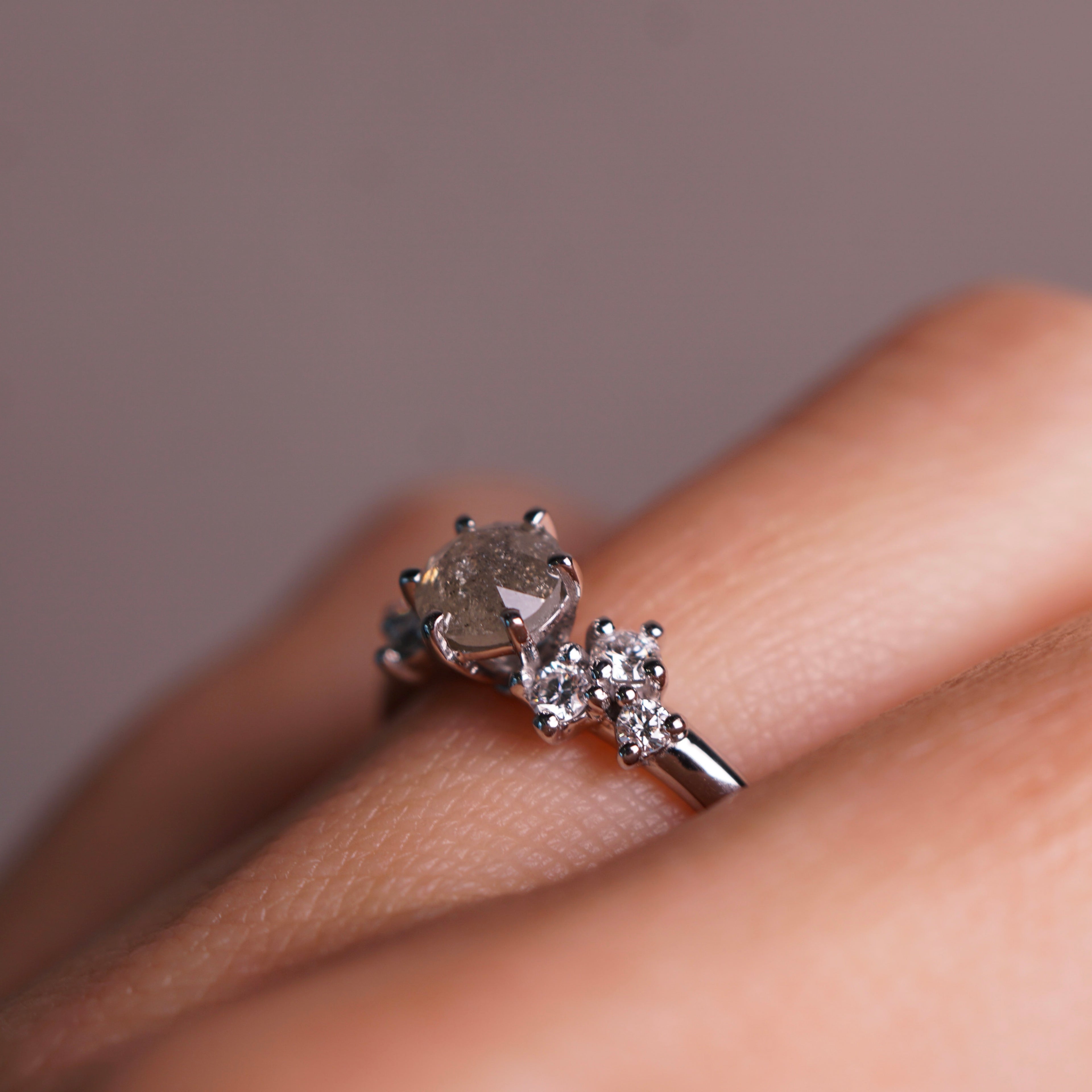 Ring LYRA Salt & Pepper