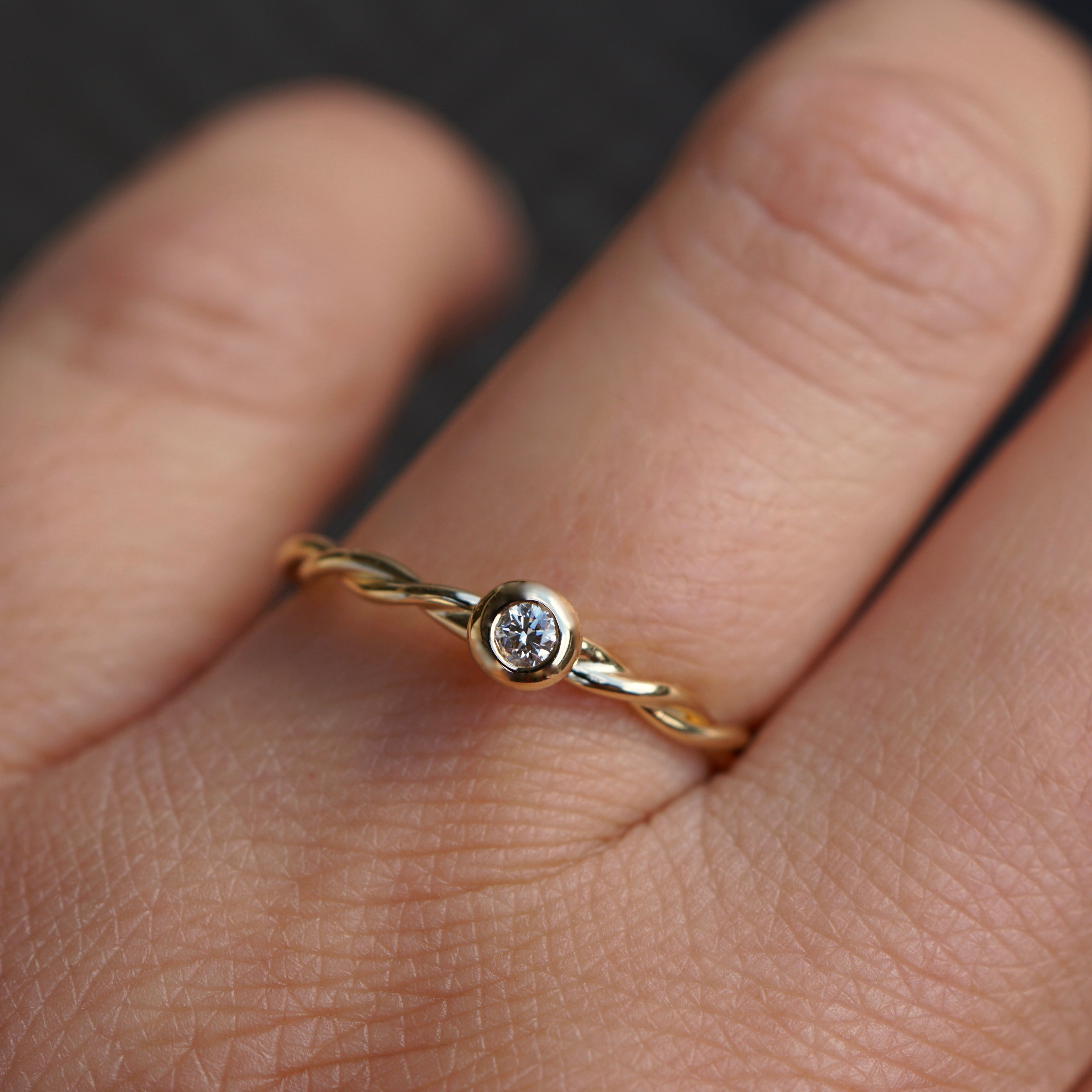 Kordelring KUGLIG 0,05 Ct.