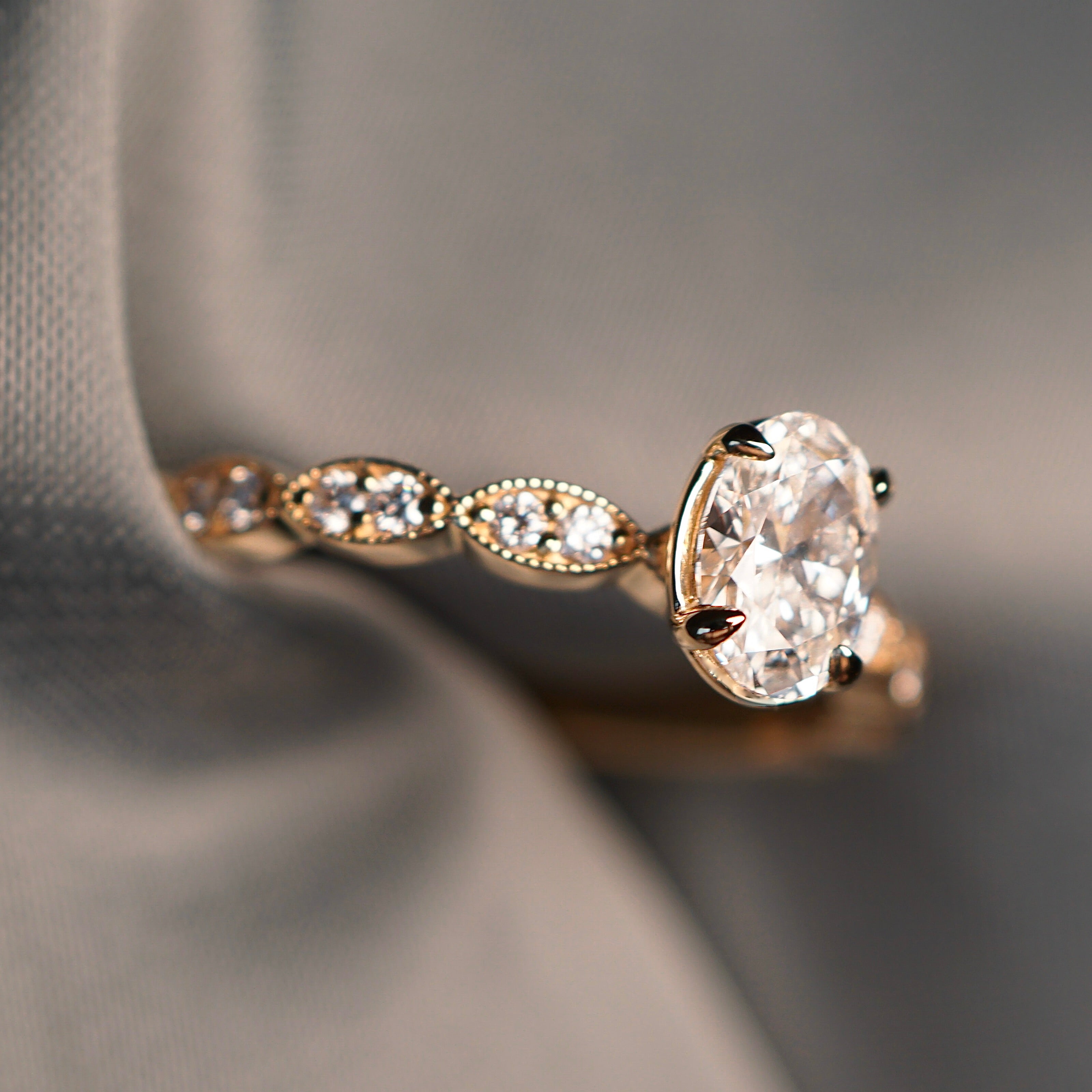 Ring AUDREY