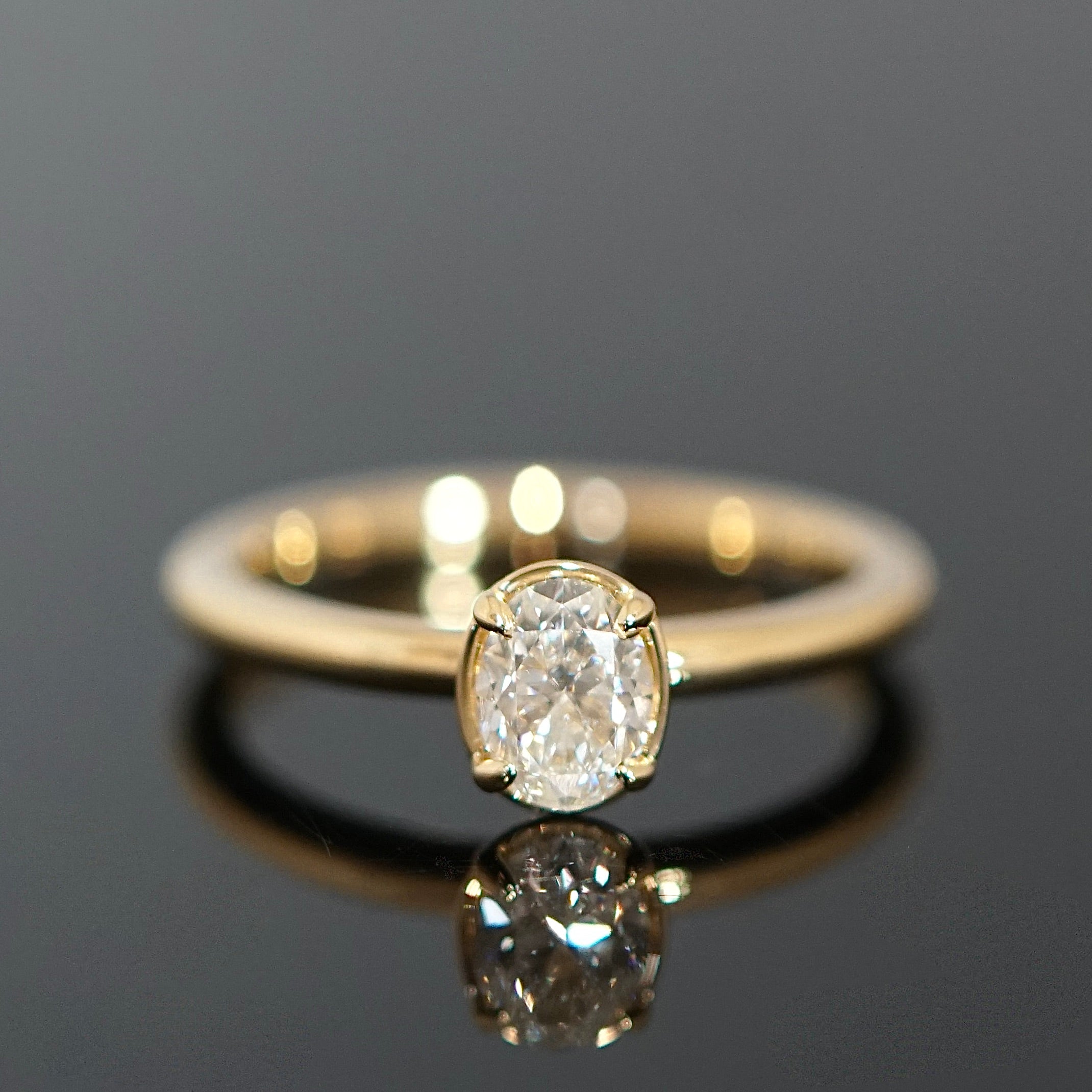 klassischer Solitär-Ring mit ovalen Diamant 0,50 Ct.