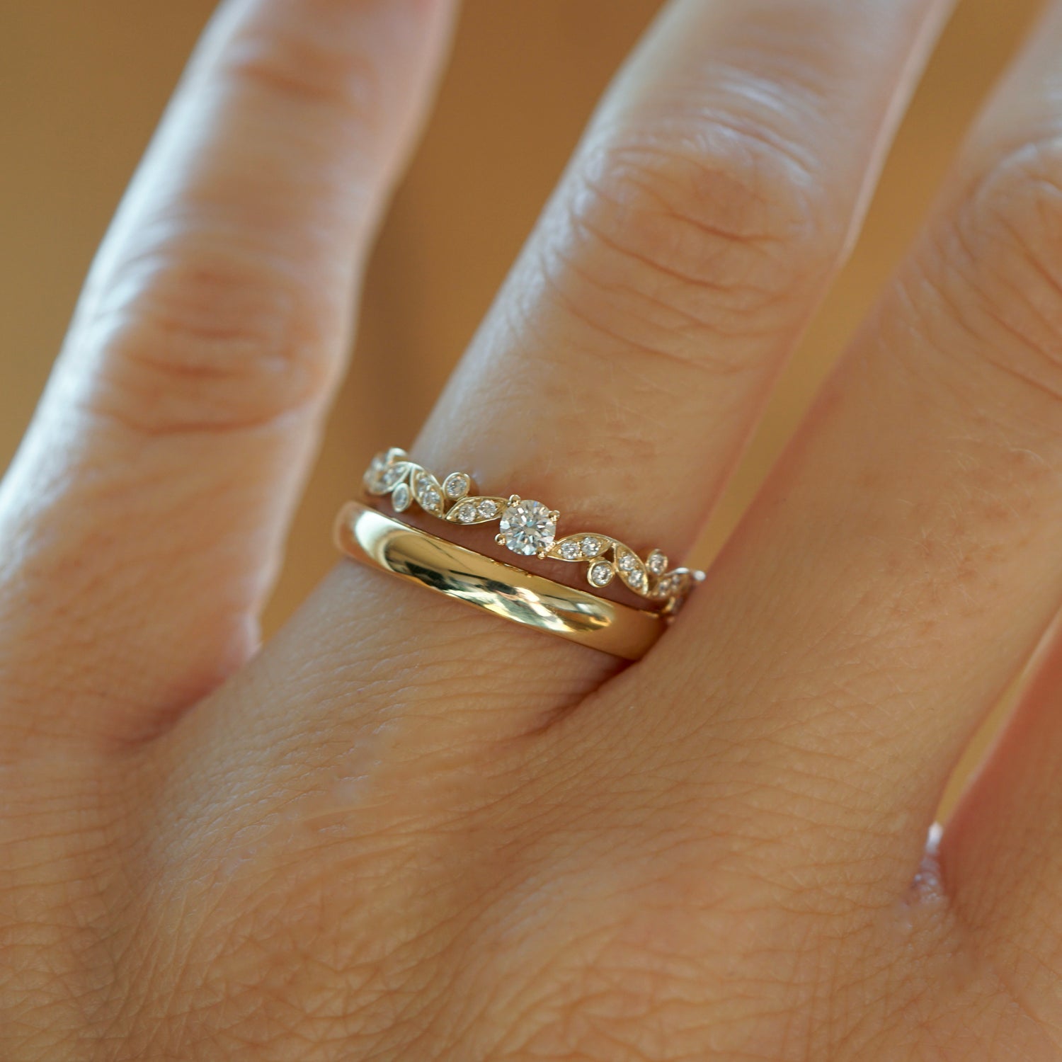 Wunderschöne Ringkombination, Trauring und Verlobungsring zusammen