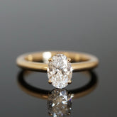 Ring mit ovalem, natürlichen Diamanten, 0,75 Carat. Verlobungsring mit einem Dreiviertelkaräter Diamant.
