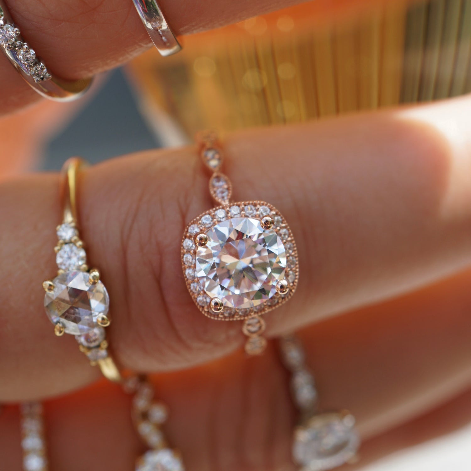 Großer Diamant Verlobungsring Luxus Ring für den Heiratsantrag. Echter Diamant mit 750 Roségold