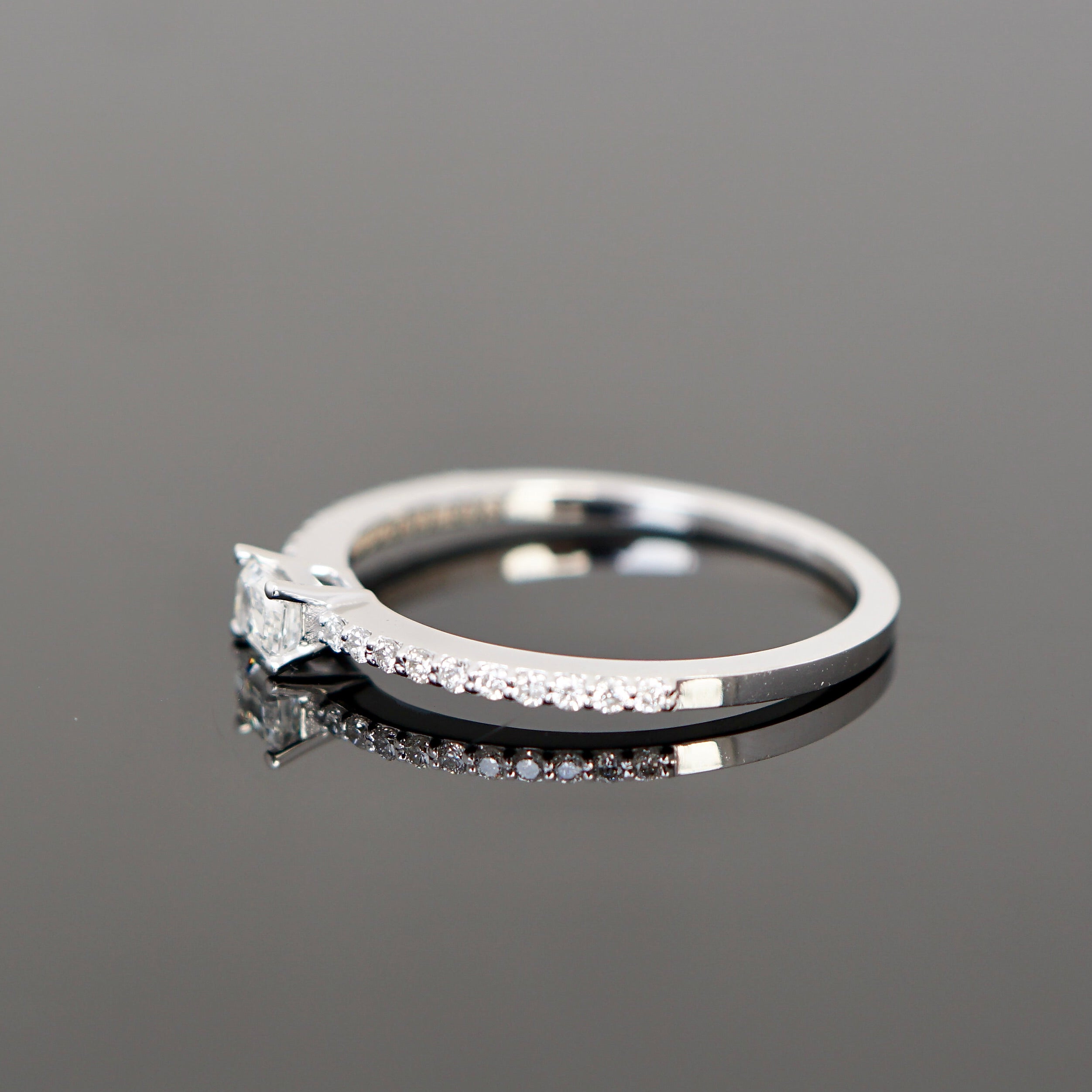 Ring AVA