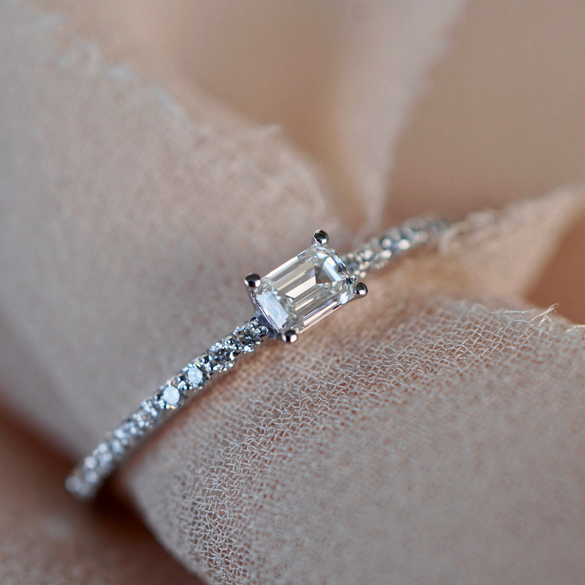 Ring AVA