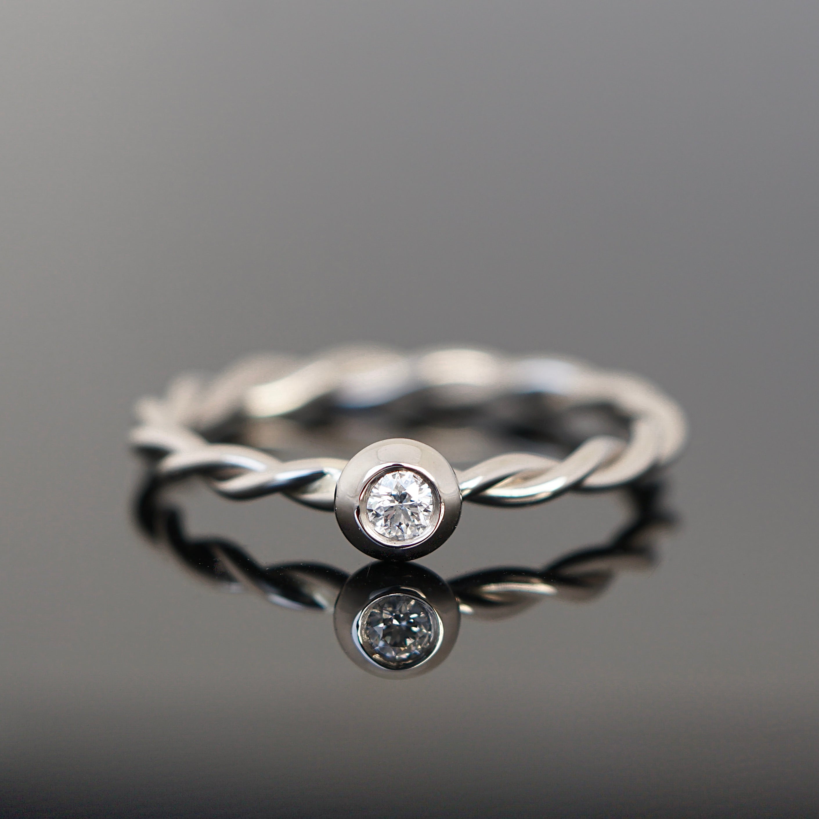 Kordelring KUGLIG 0,05 Ct.