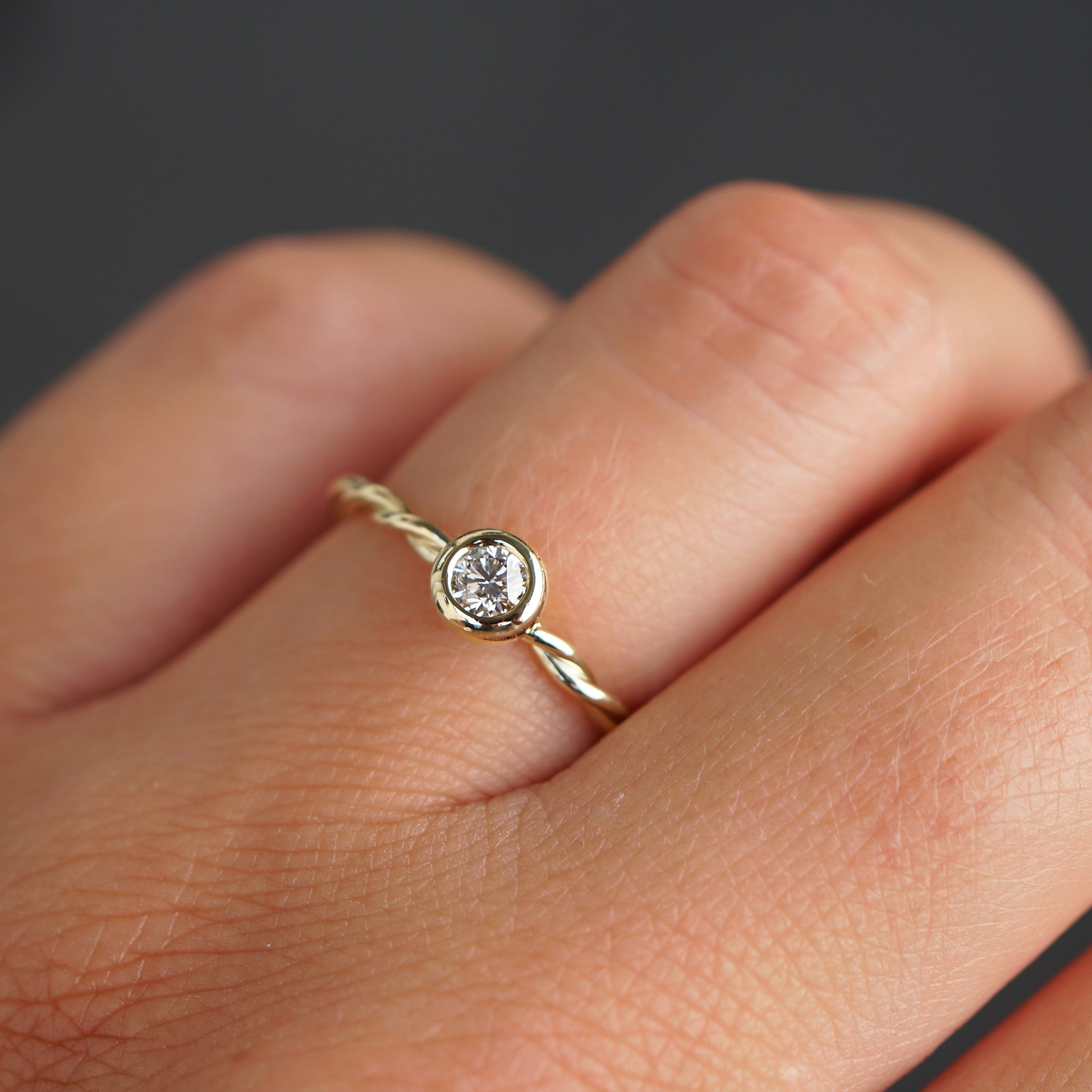 Kordelring KUGLIG 0,15 Ct.