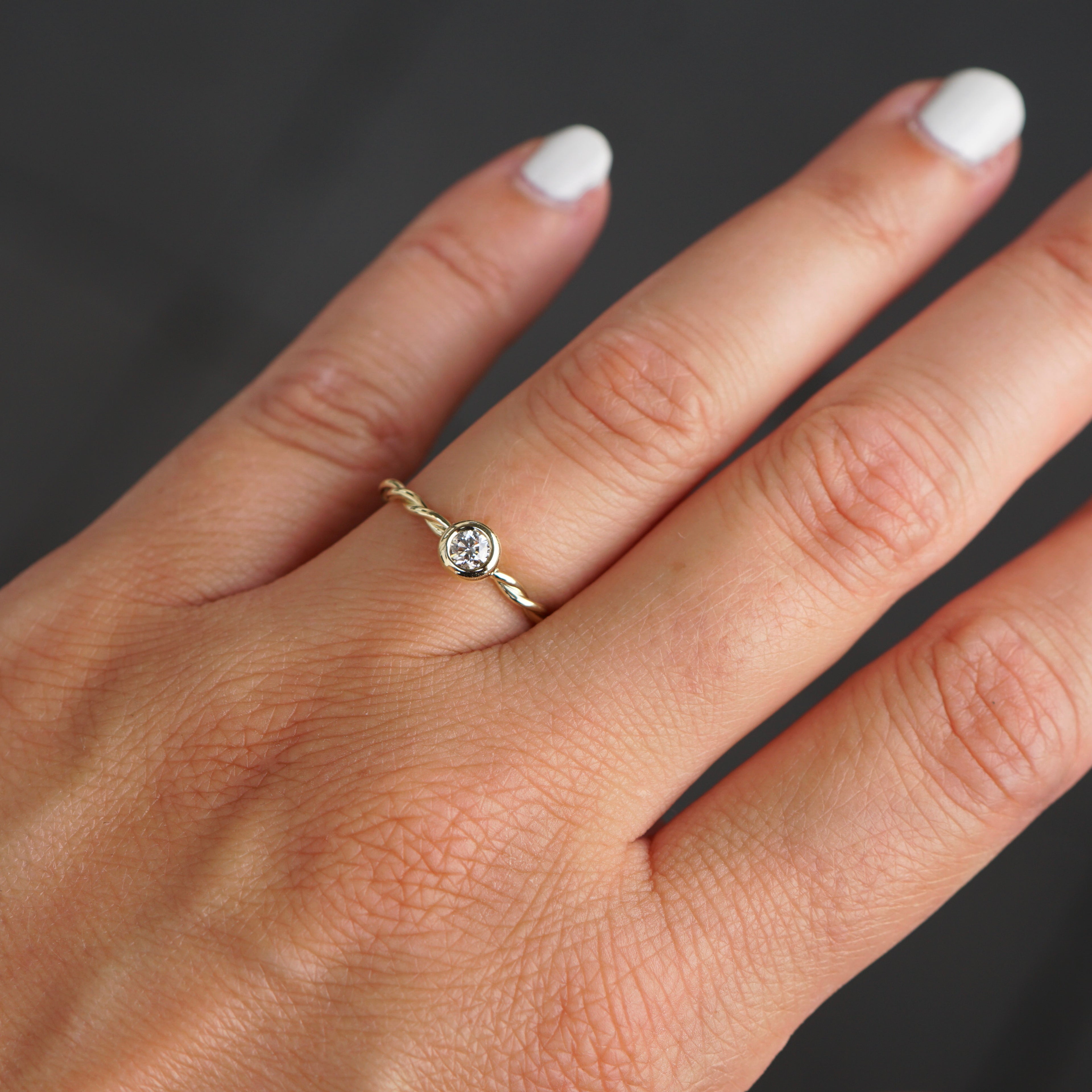 Kordelring KUGLIG 0,15 Ct.