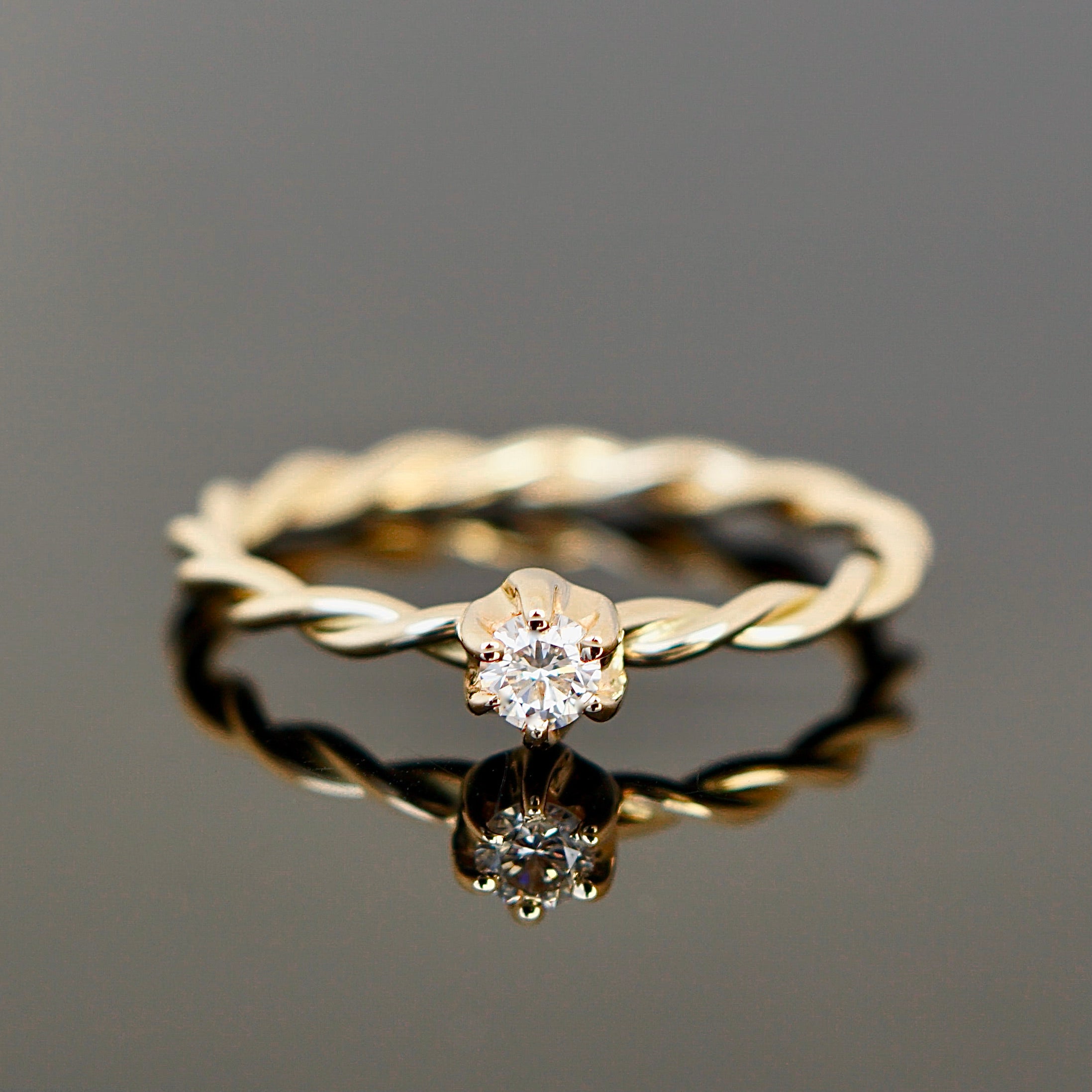 Kordelring mit Diamanten 0,10 Carat aus Gold oder Platin von der Goldschmiede Mein Lieblingsring