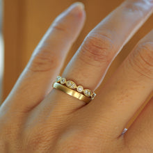 Lade das Bild in den Galerie-Viewer, Ring LIZ / halb
