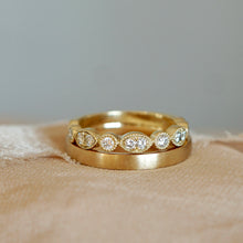 Lade das Bild in den Galerie-Viewer, Ring LIZ / halb
