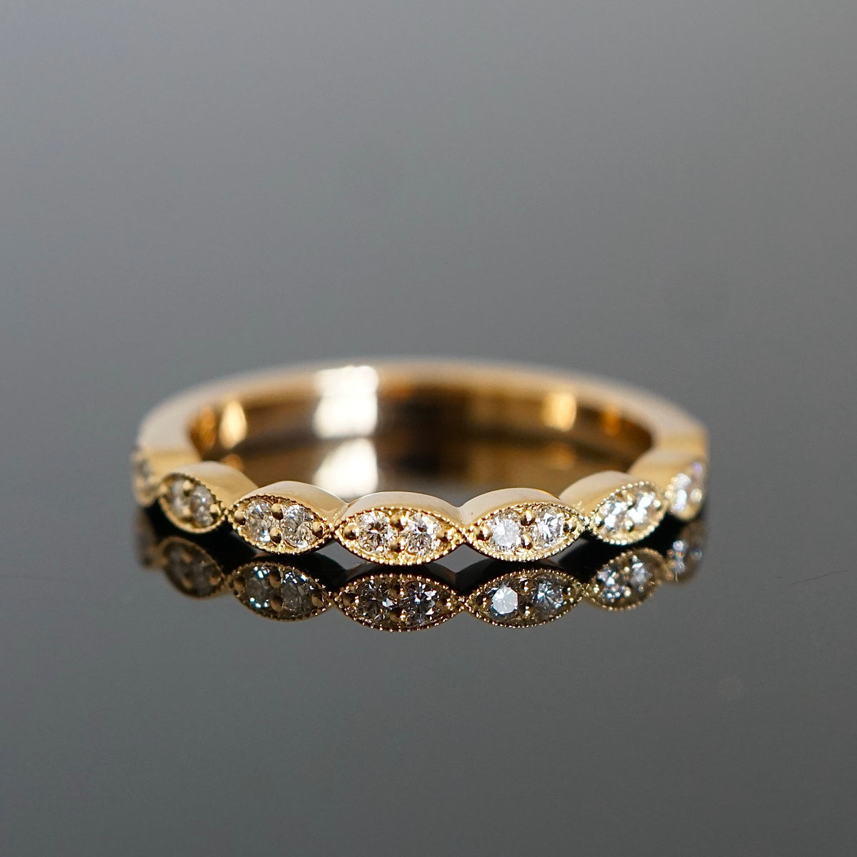 Memoryring im Vintagelook mit vielen Navetten und Brillanten im Ring