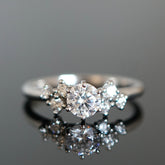 Ring mit vielen Diamanten aus Platin, Verlobungsring