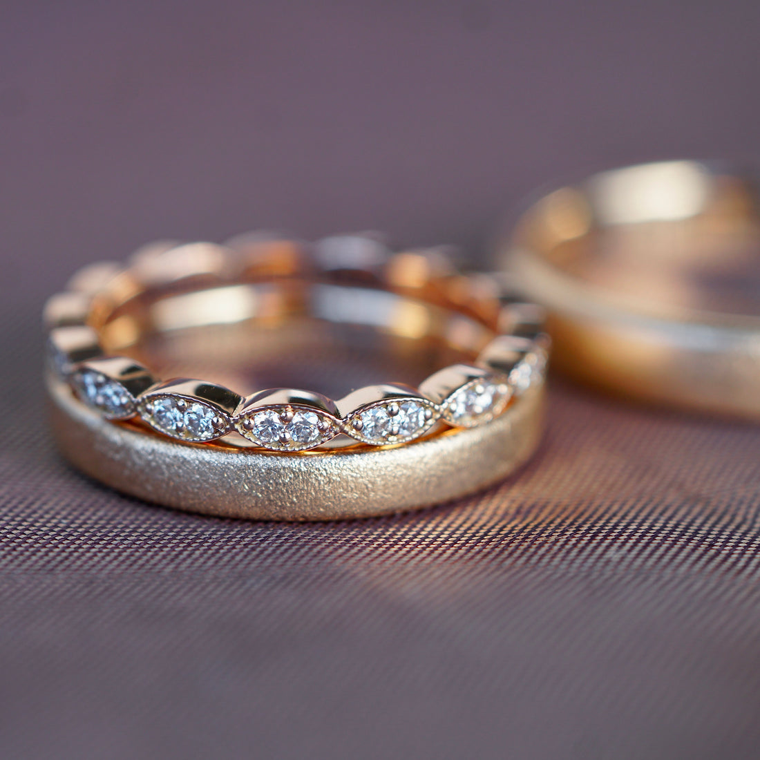 Roégold Ehering und Diamantring Kombination