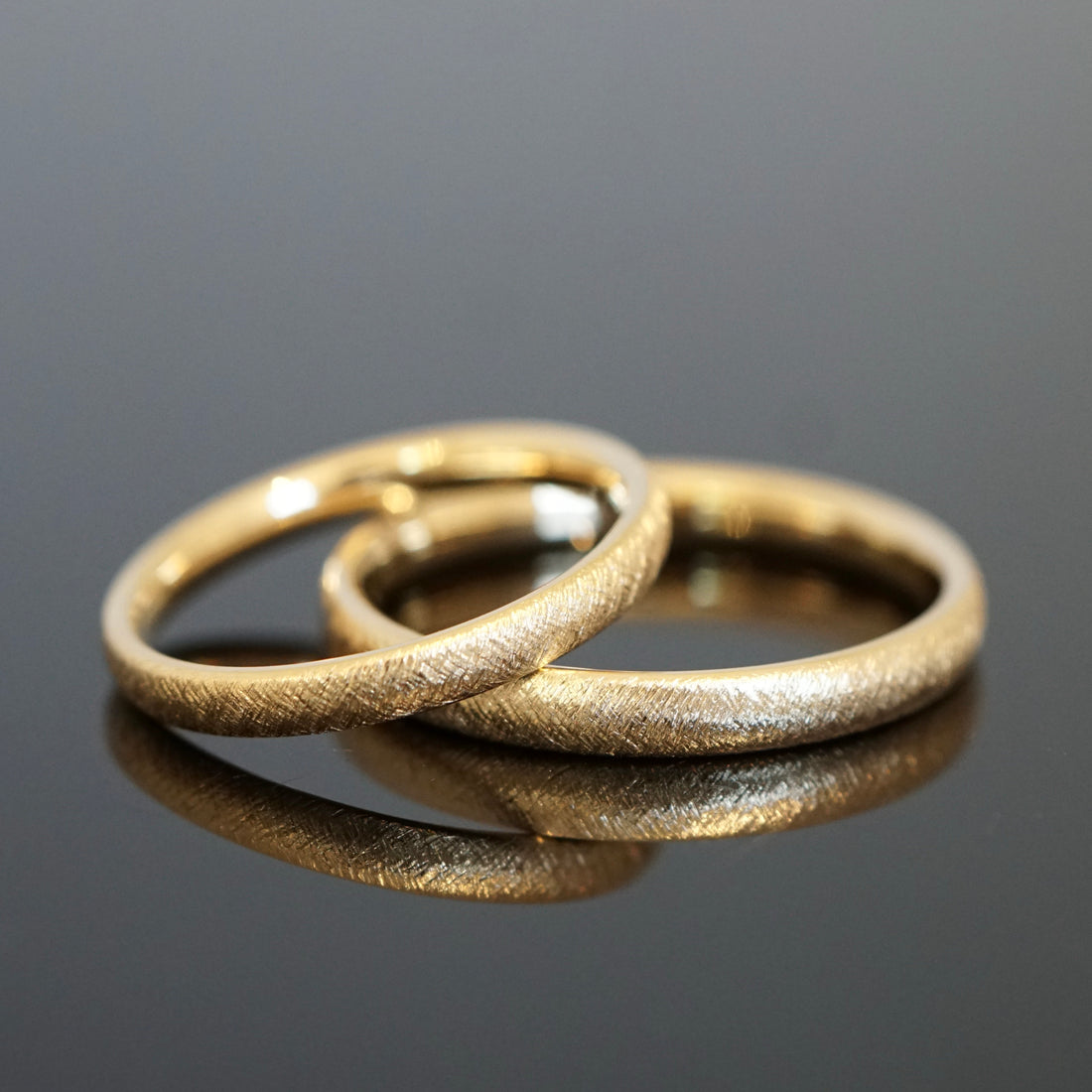 Eheringe ganz nach deinen Wünschen mit kreuzmatter Oberfläche