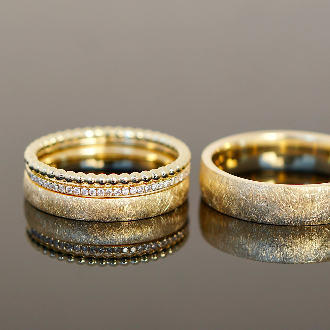 Eheringe ganz nach deinen Wünschen mit kugligen Vorsteckring und Vorsteckring mit Diamanten