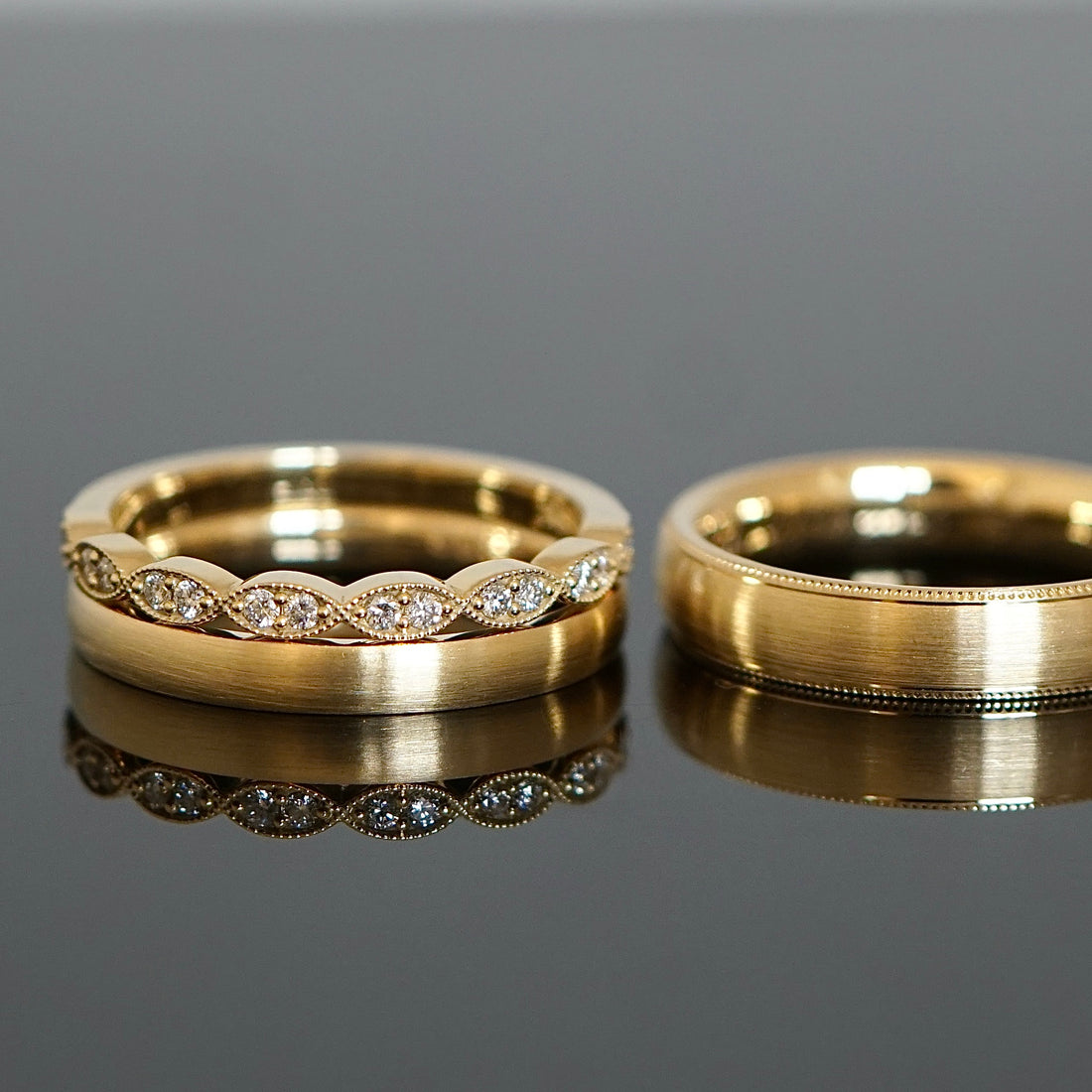 Eheringe ganz nach deinen Wünschen mit Millgriffrand und Vorsteckring mit Diamanten