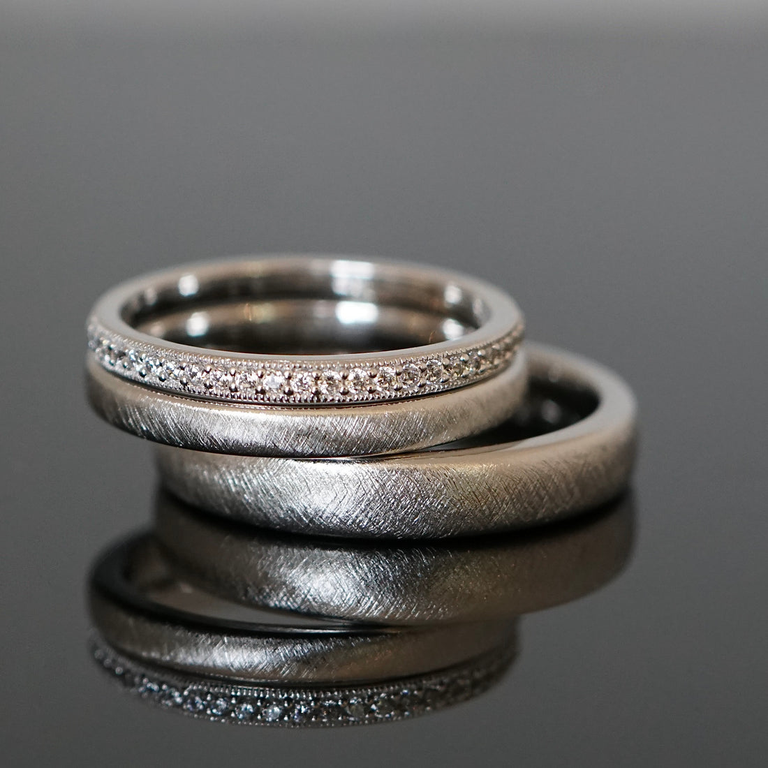 Retro Eheringe aus Platin mit einem Diamantring Vintage