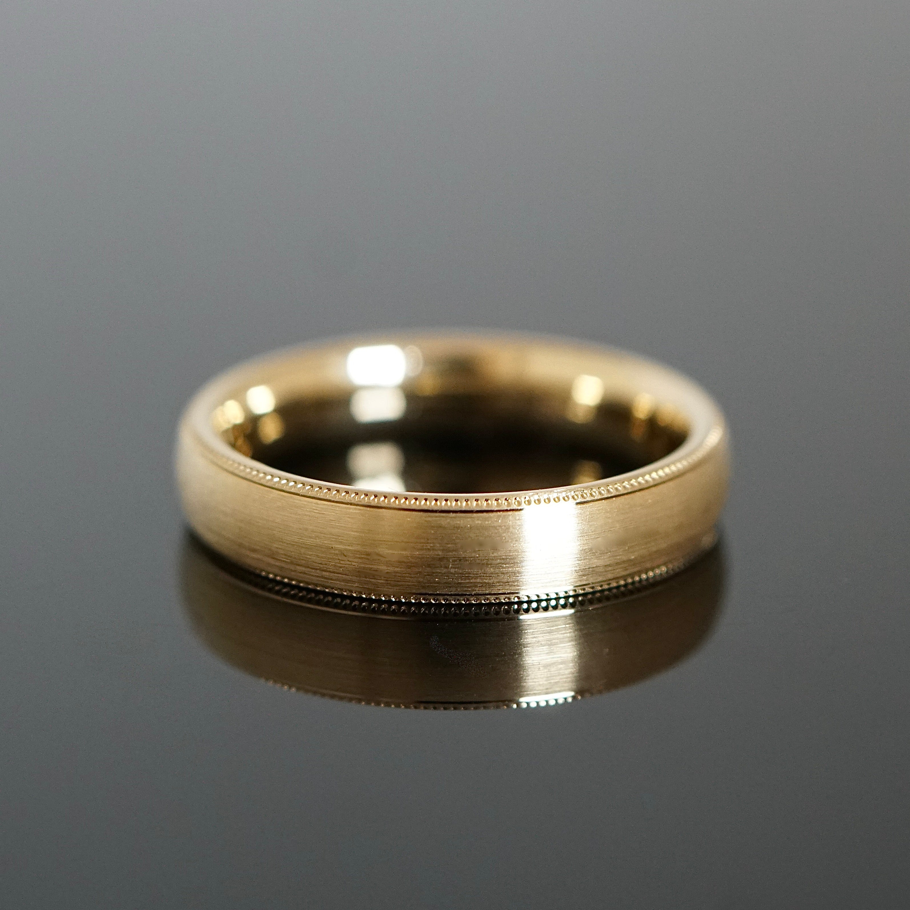 Ring für den Mann mit Millgriff und seidenmatter Oberfläche 