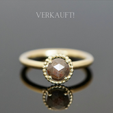 Außergewöhnlicher Ring mit Salt & Pepper Diamant und recycling Gold.