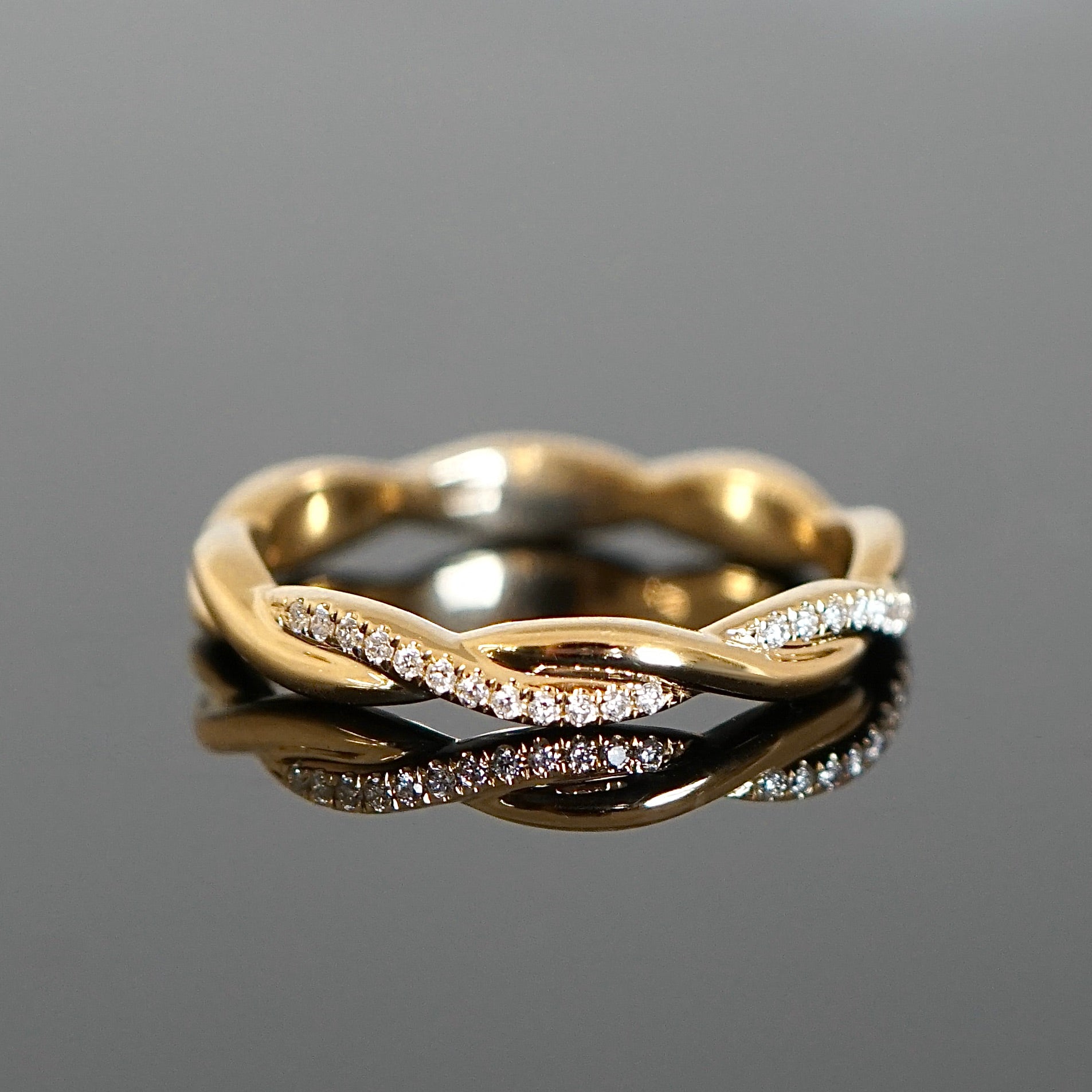 geflochtener Vorsteckring mit Diamanten 