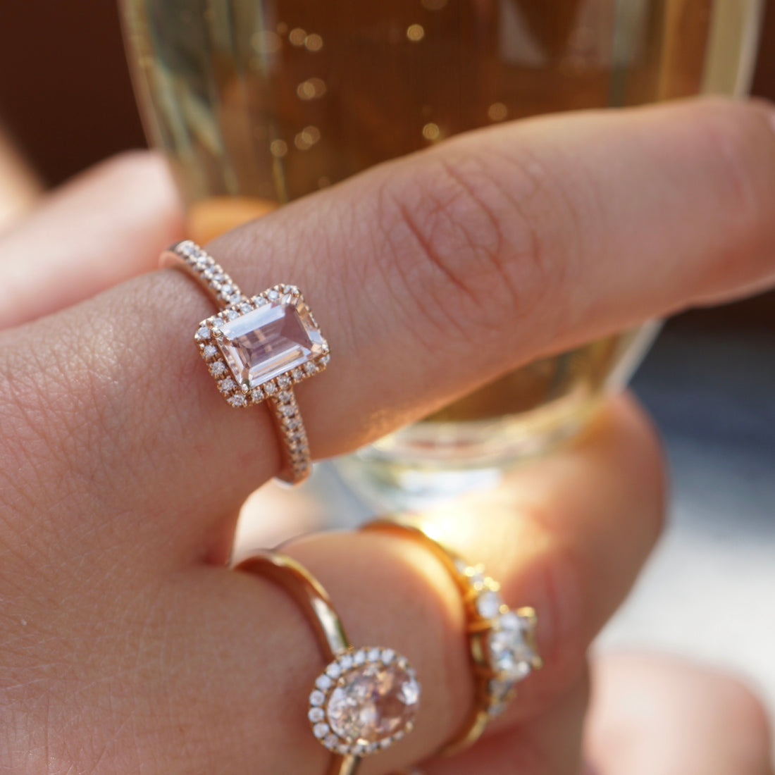 Ring mit Brillanten und rosa-farbenen Stein, Verlobungsring Rosegold