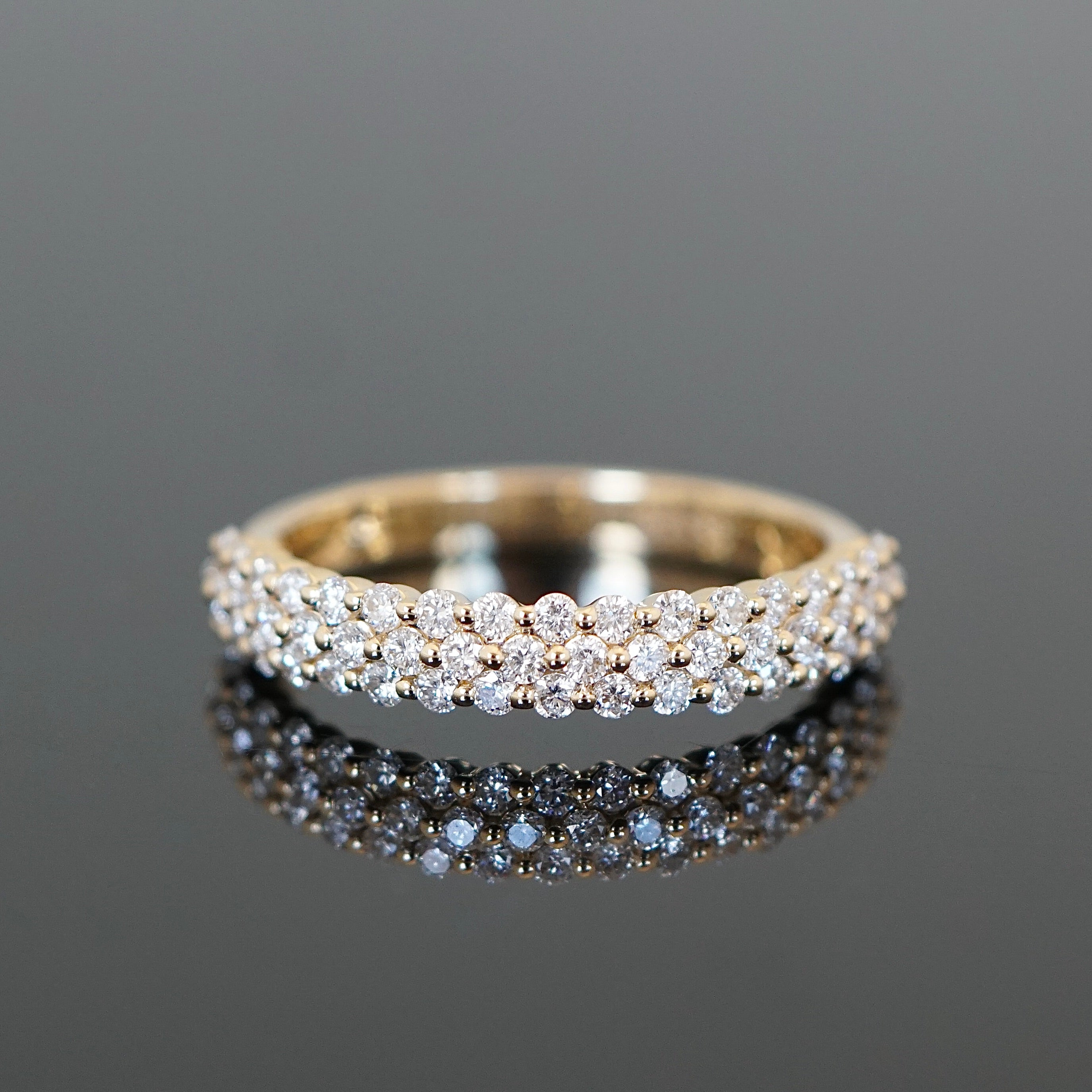 Memoyring mit drei unregelmäßigen Reihen Brillanten 