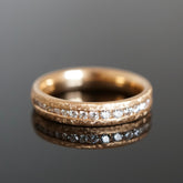 Mischung aus Memoryring/Ehering mit spezieller Oberfläche und Diamanten 