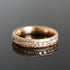 Mischung aus Memoryring/Ehering mit spezieller Oberfläche und Diamanten 
