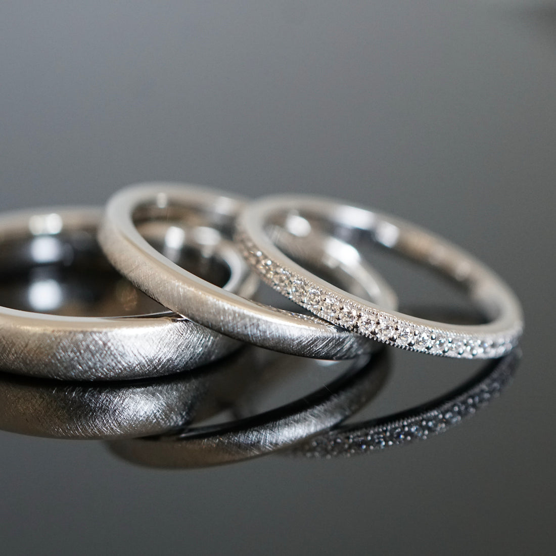 Retro Trauringe  aus Platin mit einem Diamantring Vintage