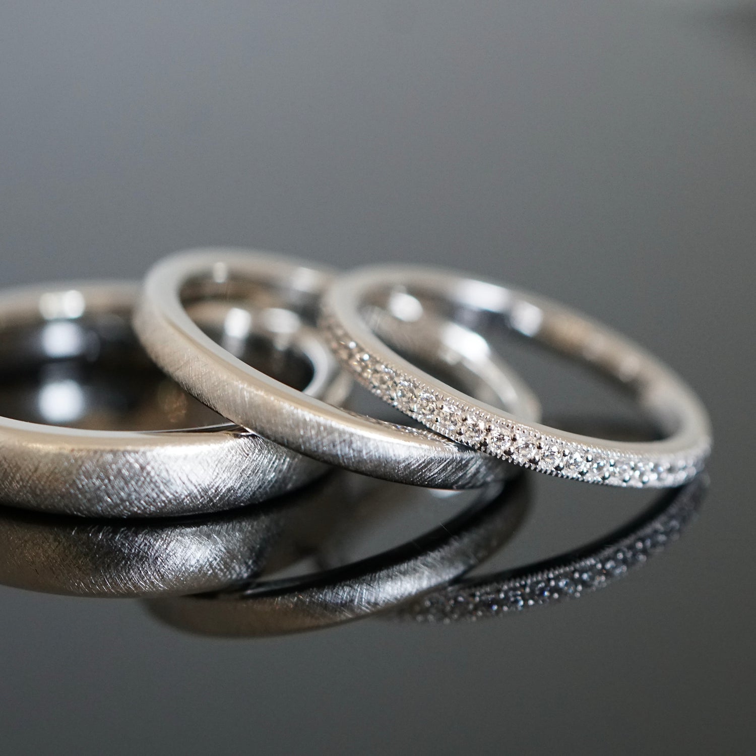 Retro Trauringe  aus Platin mit einem Diamantring Vintage