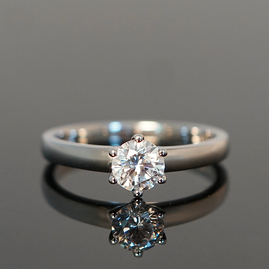 Verlobungsring Solitär mit 0,50 Ct. Diamant 