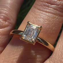 Laden und Abspielen von Videos im Galerie-Viewer, Ring KAYA 0,50 Ct.
