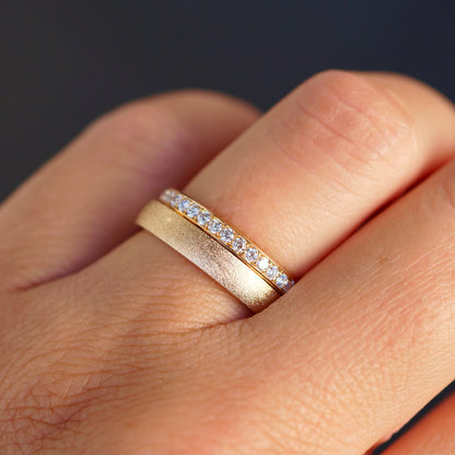 Ehering, Damenring mit Memoryring zusammen getragen. Kombination aus Ringen