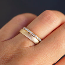 Lade das Bild in den Galerie-Viewer, Ehering, Damenring mit Memoryring zusammen getragen. Kombination aus Ringen
