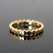 Lade das Bild in den Galerie-Viewer, Ring LARA
