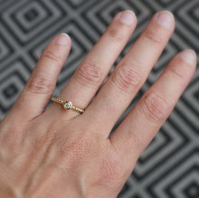 Lade das Bild in den Galerie-Viewer, Kugelring KUGLIG 0,15 Ct.
