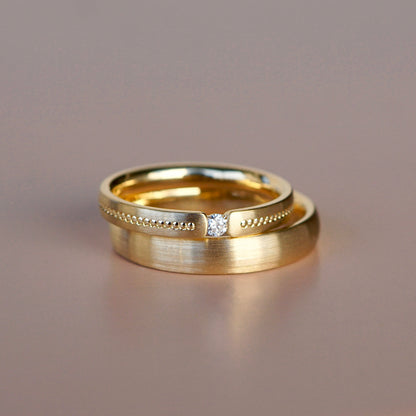 Eheringe Armonia von Lieblingsring. Mit Seidenmattierter Oberfläche aus Gold.