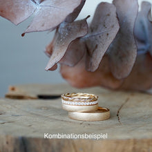 Lade das Bild in den Galerie-Viewer, Trauringkombination mit Kordelring und Diamantring. Eheringe Kombination.
