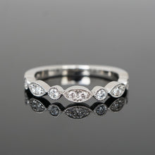 Lade das Bild in den Galerie-Viewer, Ring LIZ / halb
