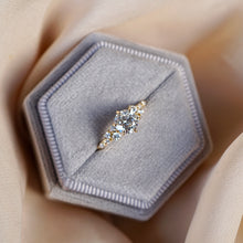 Lade das Bild in den Galerie-Viewer, Ring GRACE STARDUST
