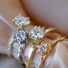 Lade das Bild in den Galerie-Viewer, Ring HAILEY 0,50 Ct.
