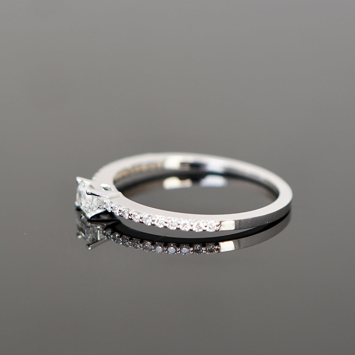 Ring AVA