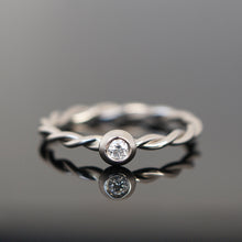 Lade das Bild in den Galerie-Viewer, Kordelring KUGLIG 0,05 Ct.

