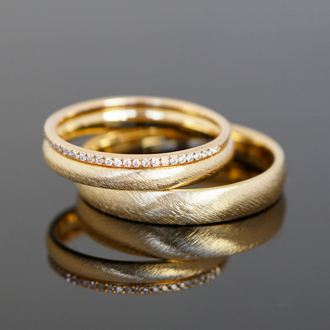 Eheringe ganz nach deinen Wünschen und Vorsteckring mit Diamanten