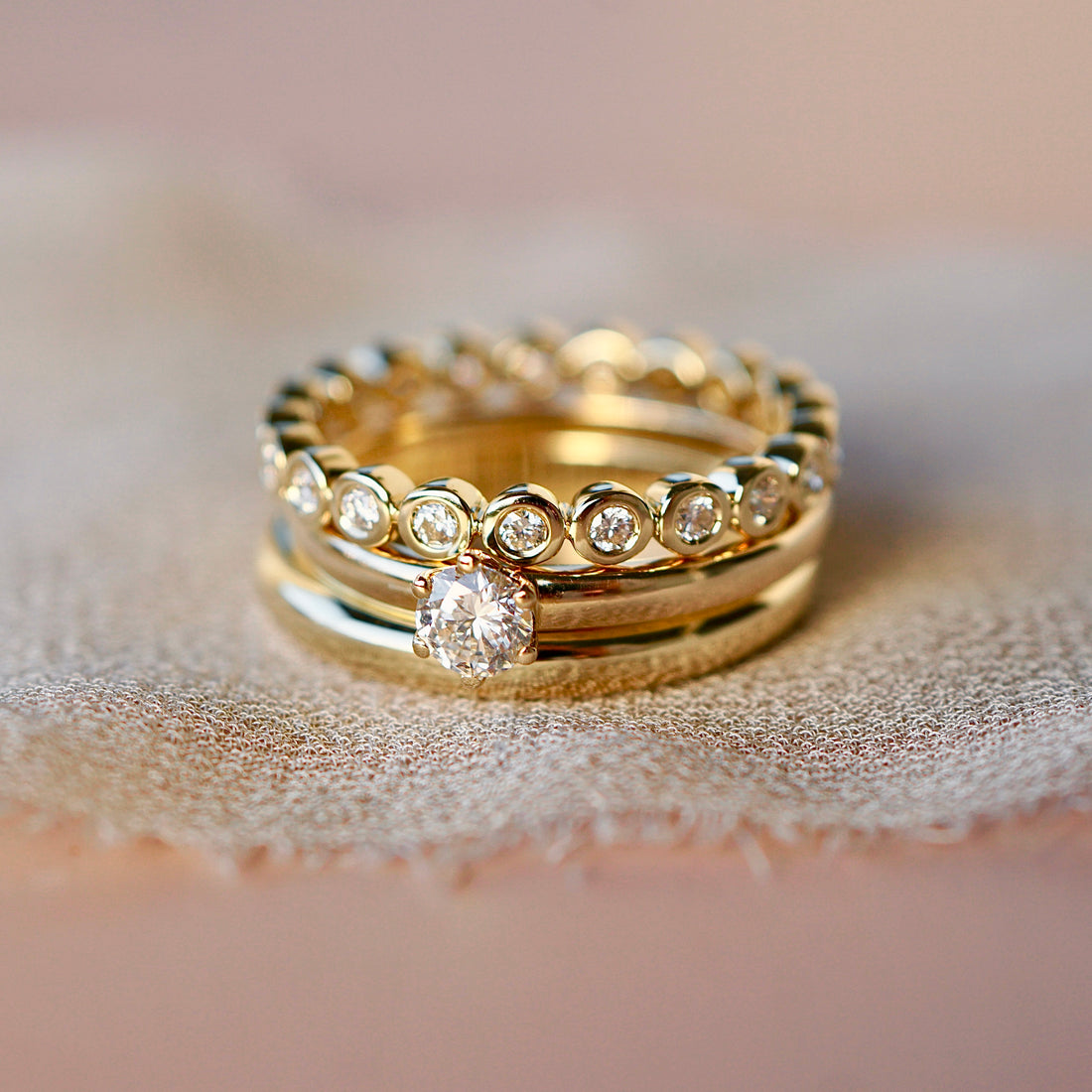 Kombination aus drei Ringen, Ring mit Diamanten 