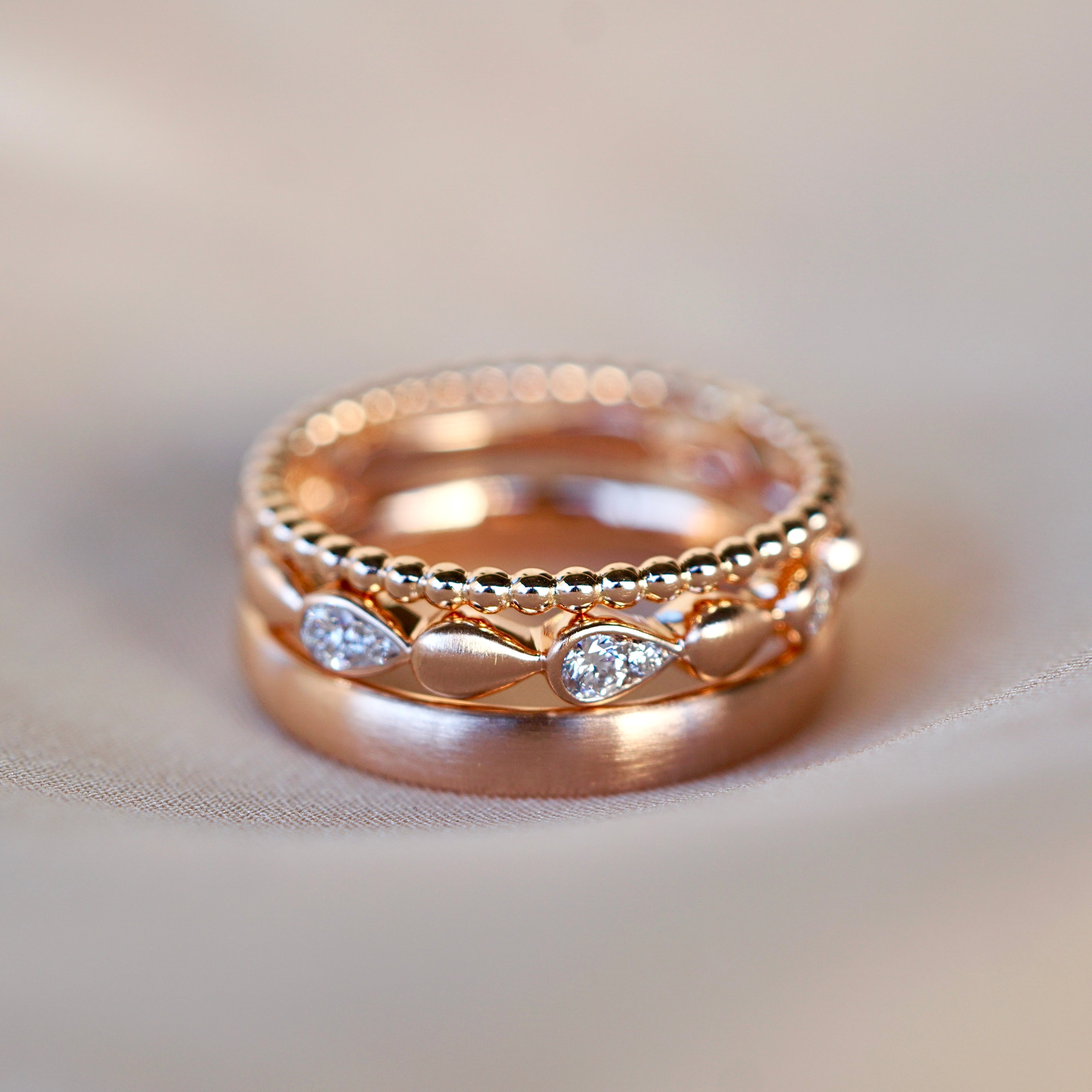 Kombination aus der Ringen, Tropfenförmig und Diamanten, schlichter Ehering, Kugelring 