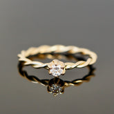 Kordelring mit Diamanten 0,10 Carat aus Gold oder Platin von der Goldschmiede Mein Lieblingsring